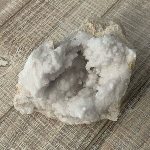 GEODE ROCK WITH QUARTZ CRYSTALS WHITE